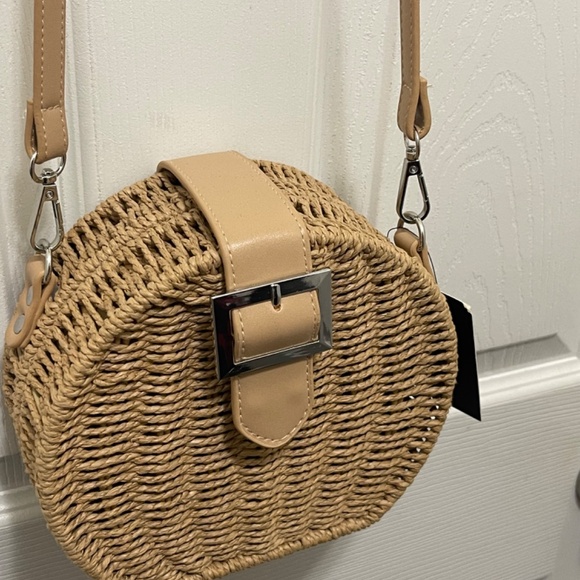 Forever 21 Straw Woven CrossBody Bag *New With Tags* - Picture 2 of 5